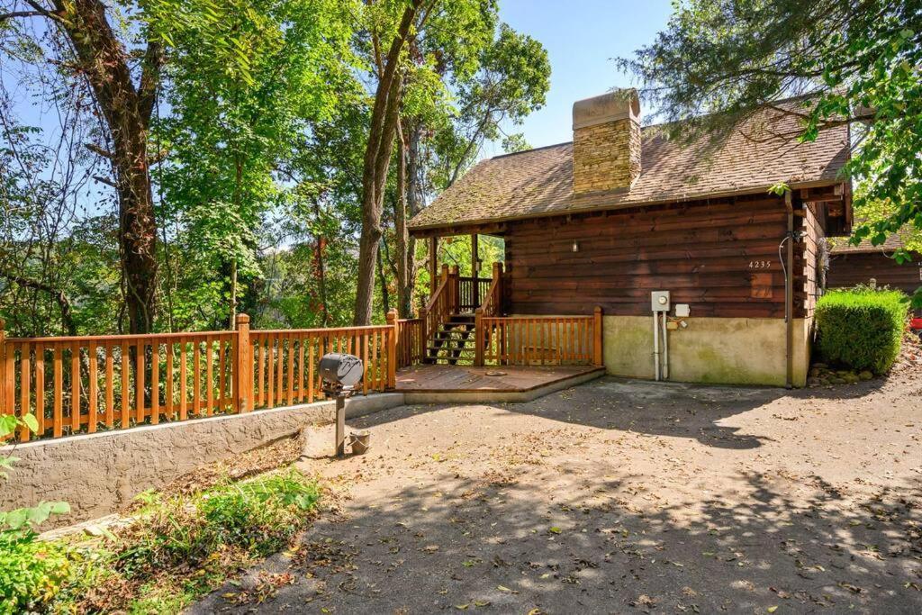 Do Not Disturb - Pigeon Forge Smoky Mountain Studio Cabin, Hot Tub, Fireplace Villa Exterior foto