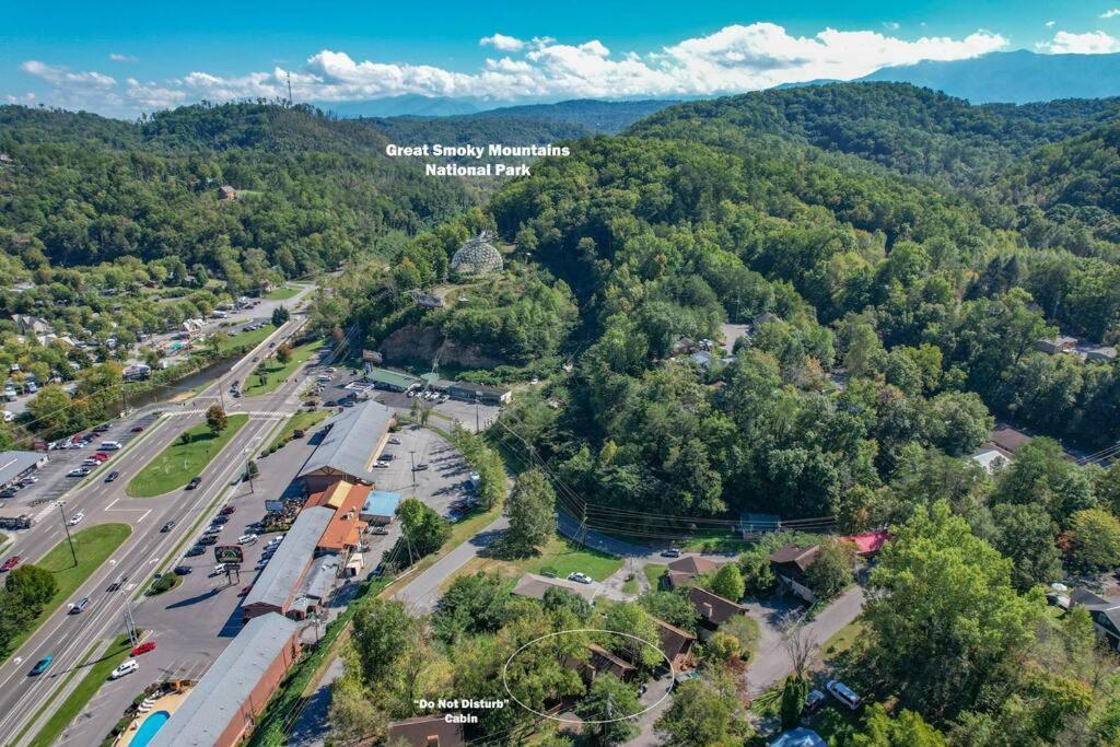 Do Not Disturb - Pigeon Forge Smoky Mountain Studio Cabin, Hot Tub, Fireplace Villa Exterior foto