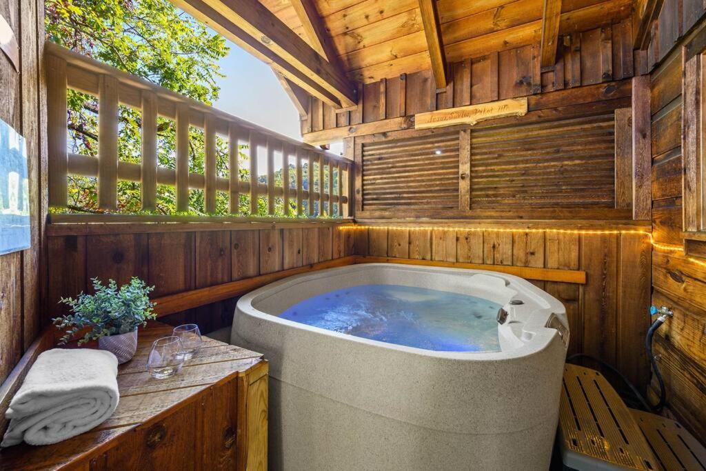 Do Not Disturb - Pigeon Forge Smoky Mountain Studio Cabin, Hot Tub, Fireplace Exterior foto