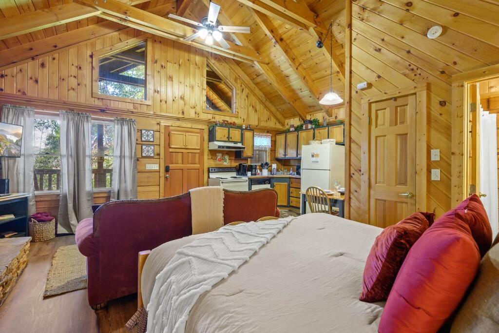 Do Not Disturb - Pigeon Forge Smoky Mountain Studio Cabin, Hot Tub, Fireplace Villa Exterior foto