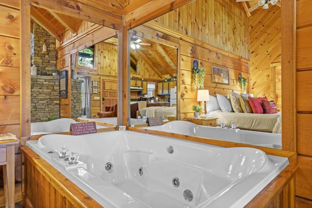 Do Not Disturb - Pigeon Forge Smoky Mountain Studio Cabin, Hot Tub, Fireplace Villa Exterior foto