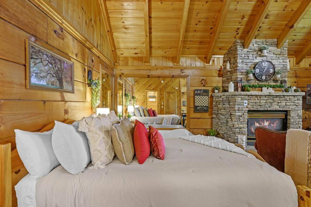 Do Not Disturb - Pigeon Forge Smoky Mountain Studio Cabin, Hot Tub, Fireplace Villa Exterior foto