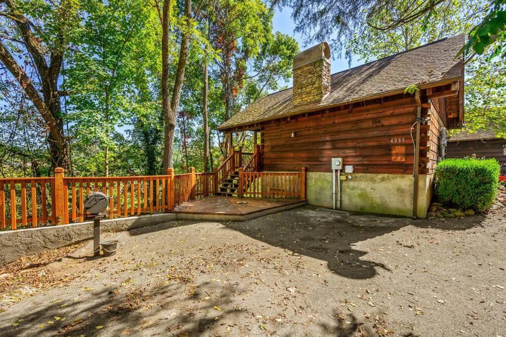 Do Not Disturb - Pigeon Forge Smoky Mountain Studio Cabin, Hot Tub, Fireplace Villa Exterior foto