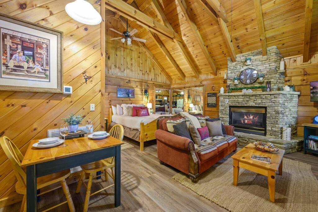 Do Not Disturb - Pigeon Forge Smoky Mountain Studio Cabin, Hot Tub, Fireplace Villa Exterior foto