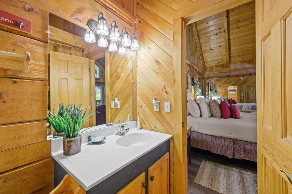 Do Not Disturb - Pigeon Forge Smoky Mountain Studio Cabin, Hot Tub, Fireplace Villa Exterior foto